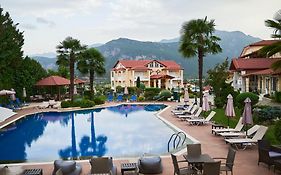 Famissi Suites